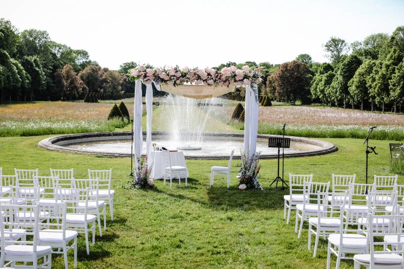 wedding ceremony in a french castle